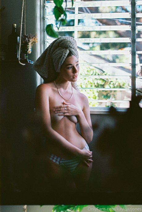 Kayla Jones photo 15
