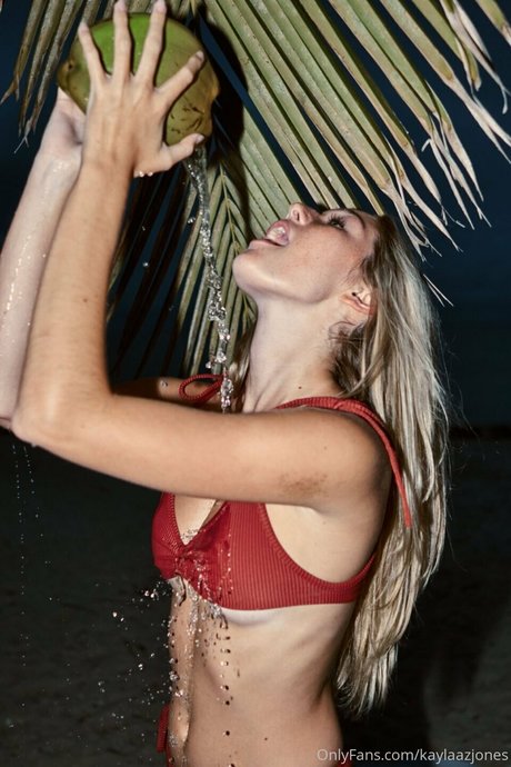Kayla Jones photo 32