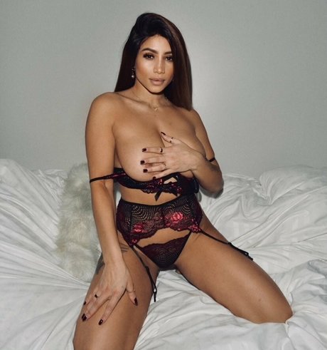 Kayleigh Morris photo 30