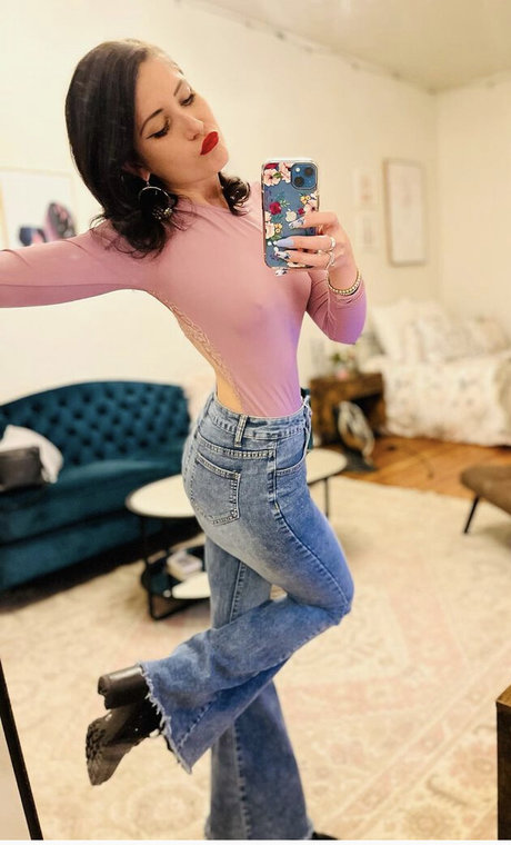 Keanu C Thompson photo 7