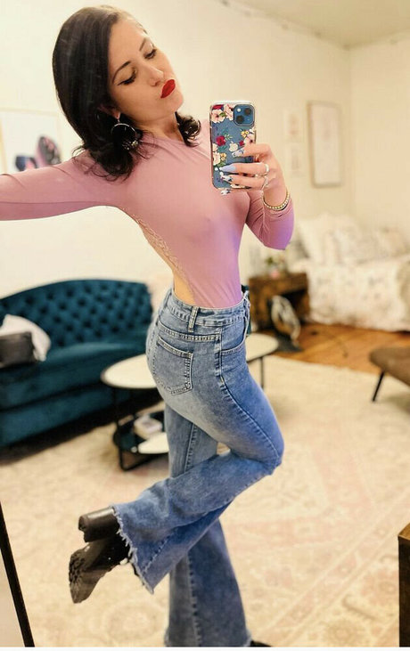 Keanu C Thompson photo 8