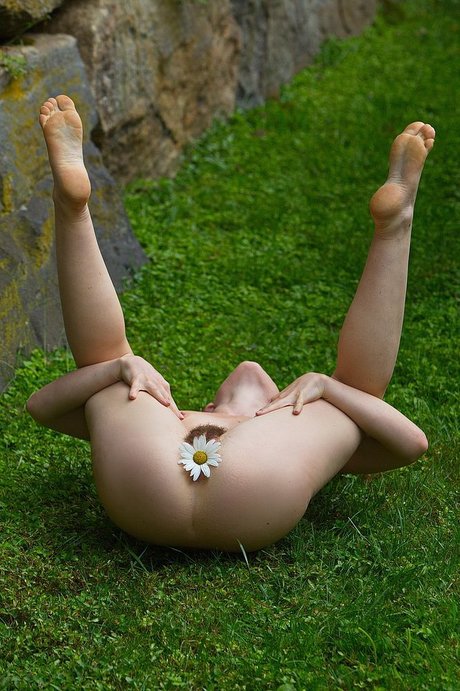 Keira Grant photo 14