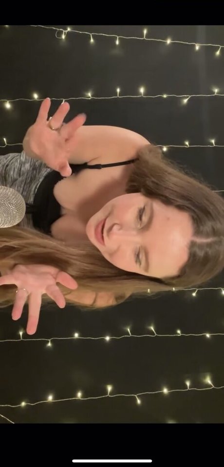 Kelly Belly ASMR photo 1