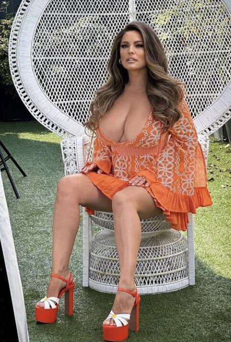 Kelly Brook photo 384