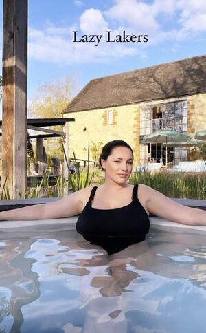 Kelly Brook photo 400