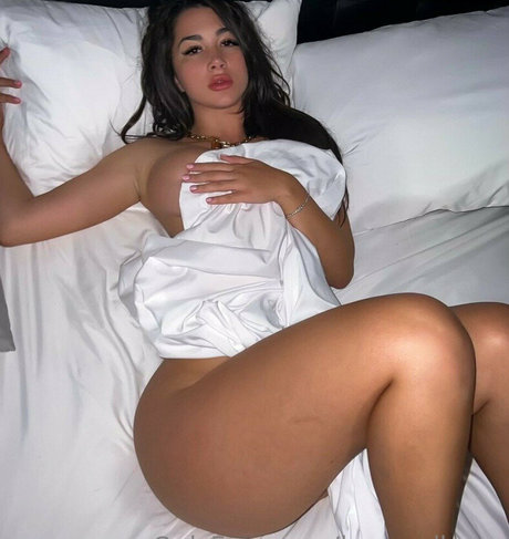 Kelly Leticia photo 20
