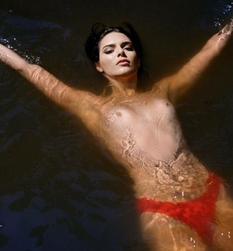 Kendall Jenner photo 329