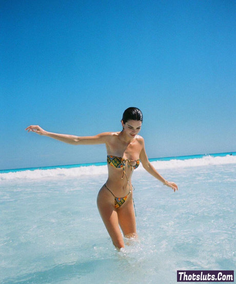 Kendall Jenner photo 389