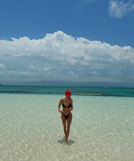 Kendall Jenner photo 394