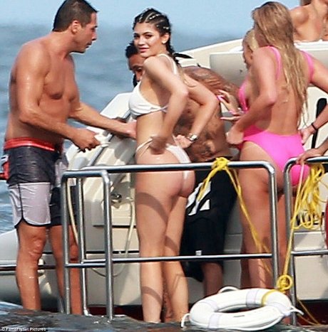 Kendall Jenner photo 839