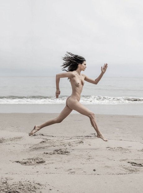 Kendall Jenner photo 936