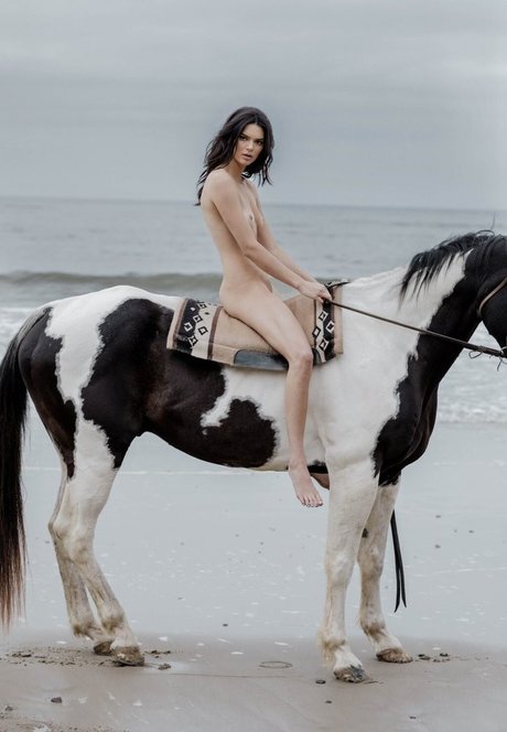 Kendall Jenner photo 943