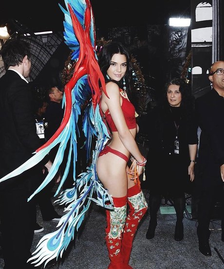 Kendall Jenner photo 1047
