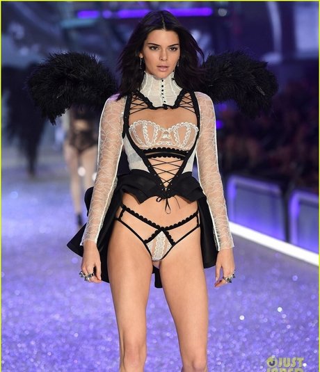 Kendall Jenner photo 1064