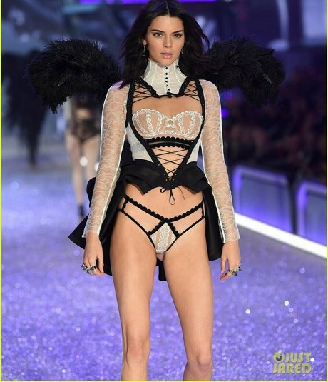 Kendall Jenner photo 1577