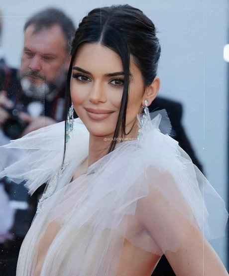 Kendall Jenner photo 1585