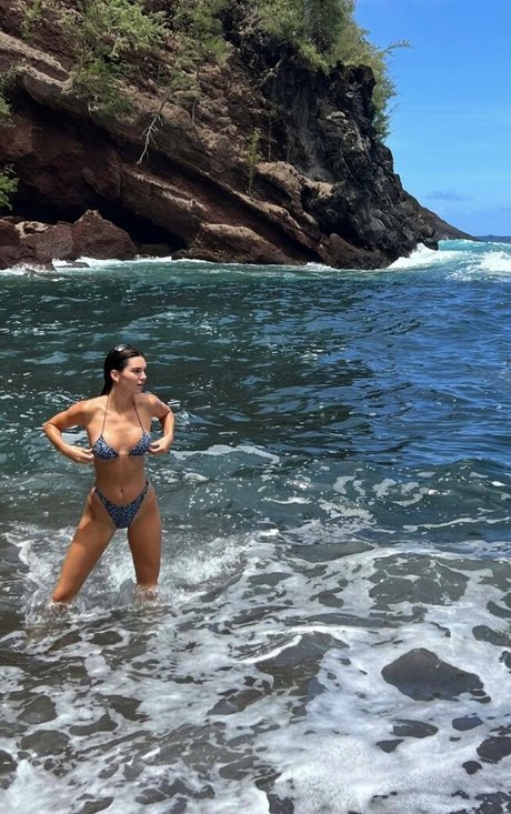 Kendall Jenner photo 1673