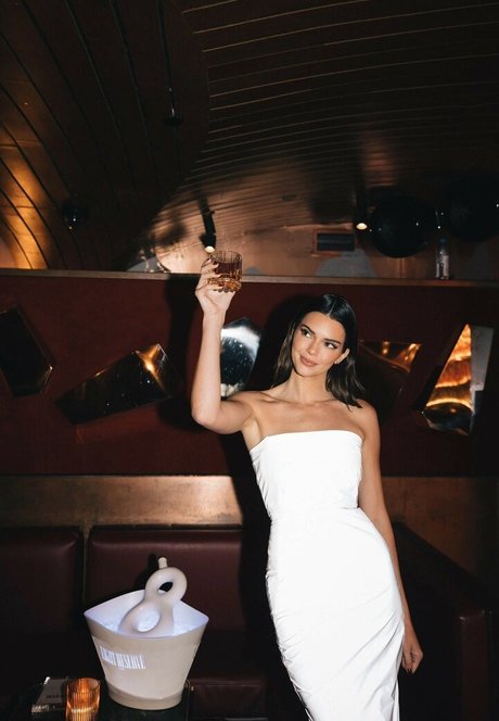 Kendall Jenner photo 1868