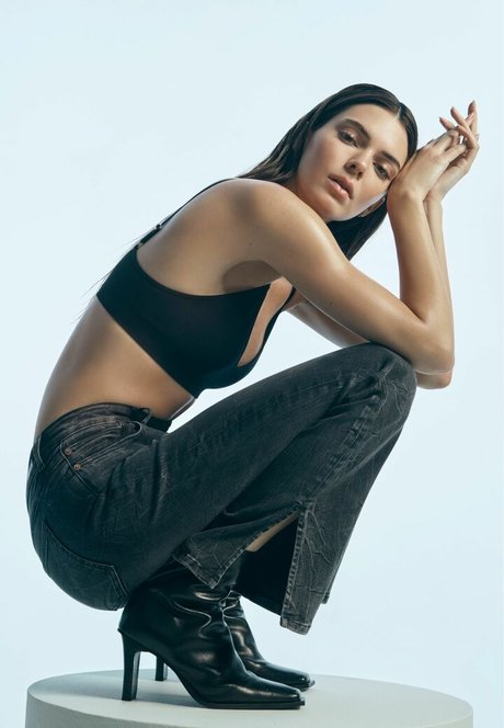 Kendall Jenner photo 1919