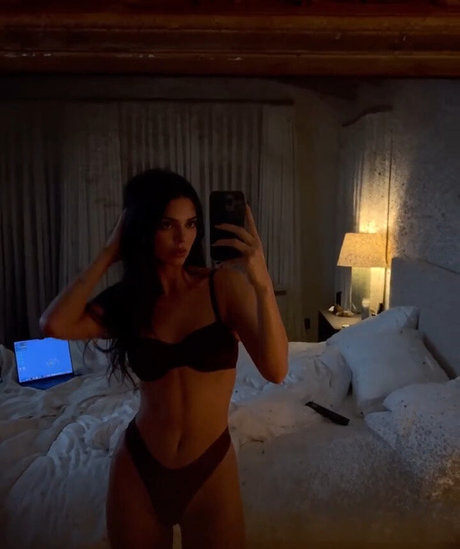 Kendall Jenner photo 2027