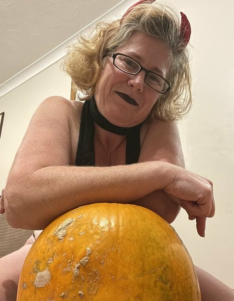 Khariscurves photo 7