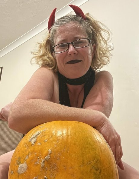 Khariscurves photo 9