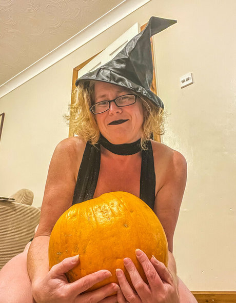 Khariscurves photo 13