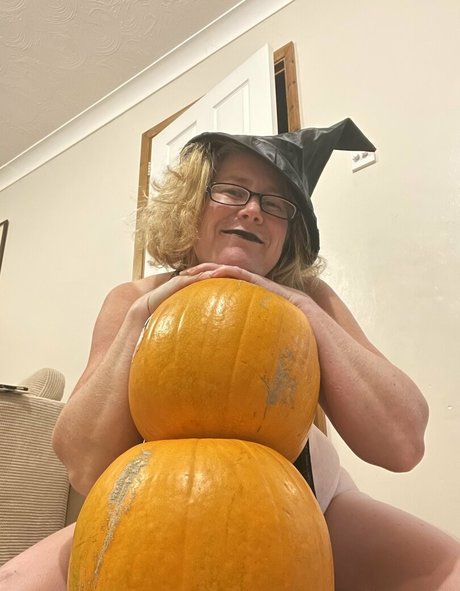 Khariscurves photo 14