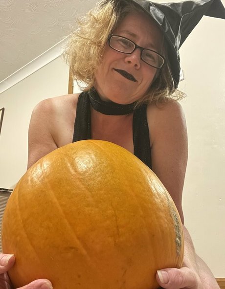 Khariscurves photo 57