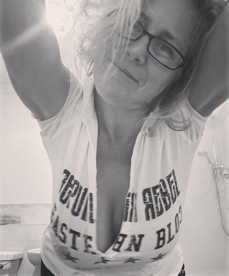 Khariscurves photo 76