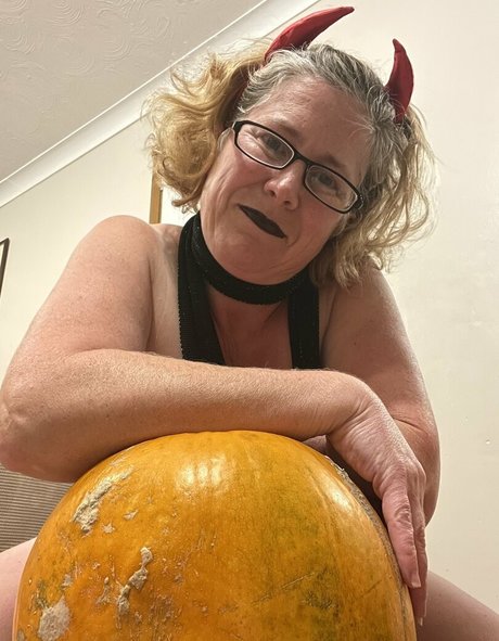 Khariscurves photo 88