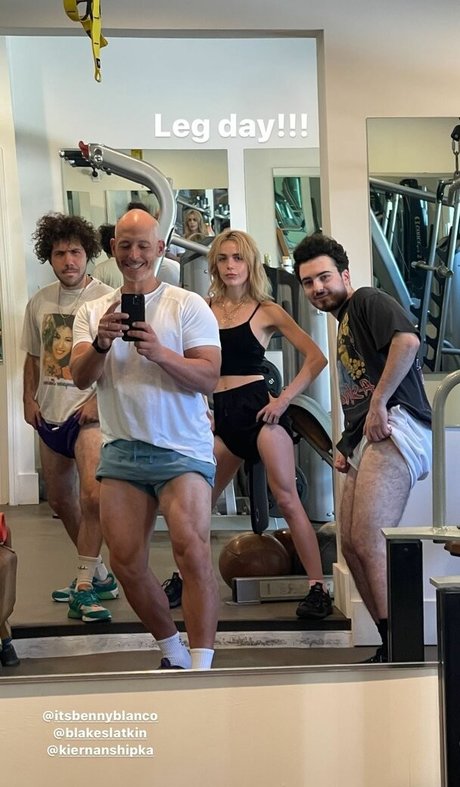 Kiernan Shipka photo 28