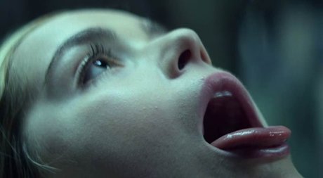 Kiernan Shipka photo 61