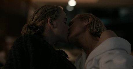 Kiernan Shipka photo 76