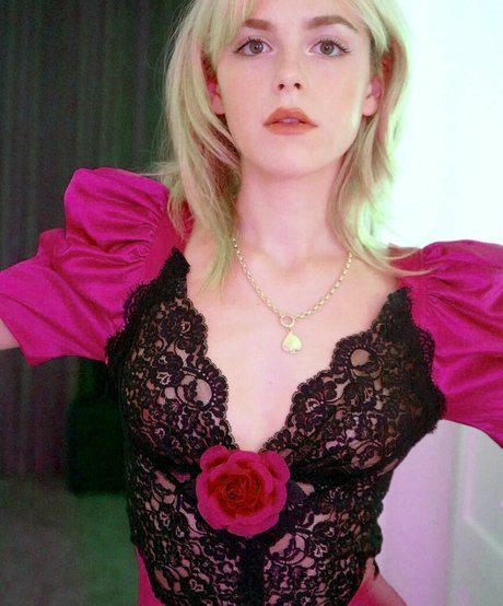 Kiernan Shipka photo 77