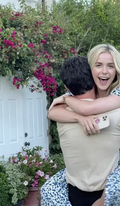 Kiernan Shipka photo 88