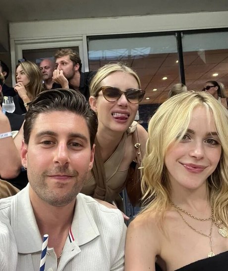 Kiernan Shipka photo 91