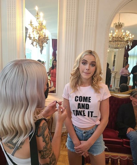 Kiernan Shipka photo 95