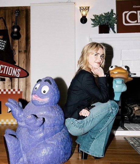 Kiernan Shipka photo 98