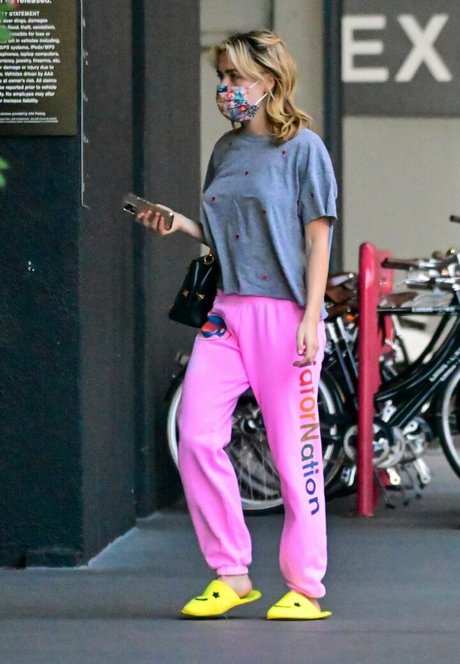 Kiernan Shipka photo 112