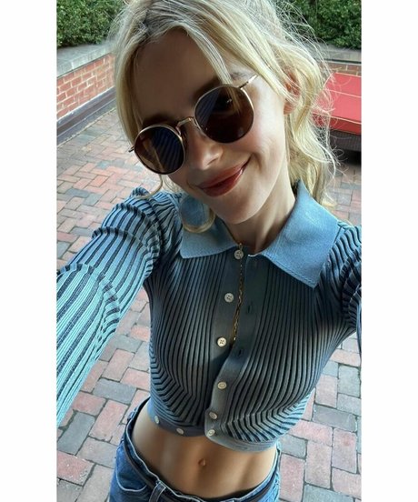 Kiernan Shipka photo 115