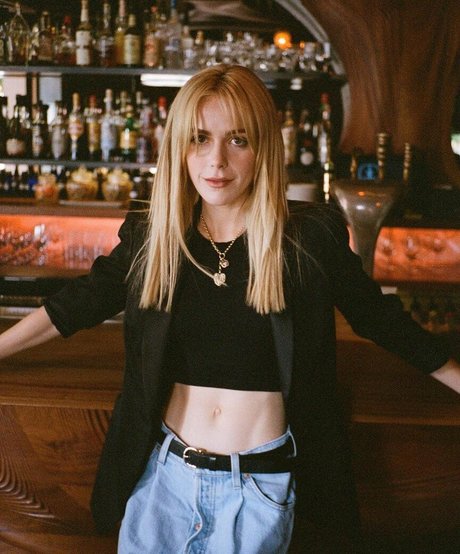 Kiernan Shipka photo 149