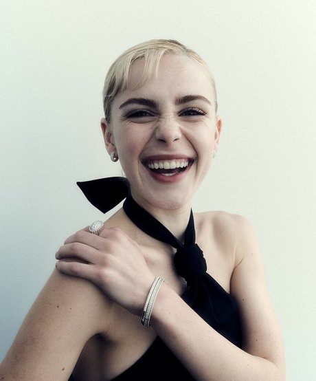 Kiernan Shipka photo 158