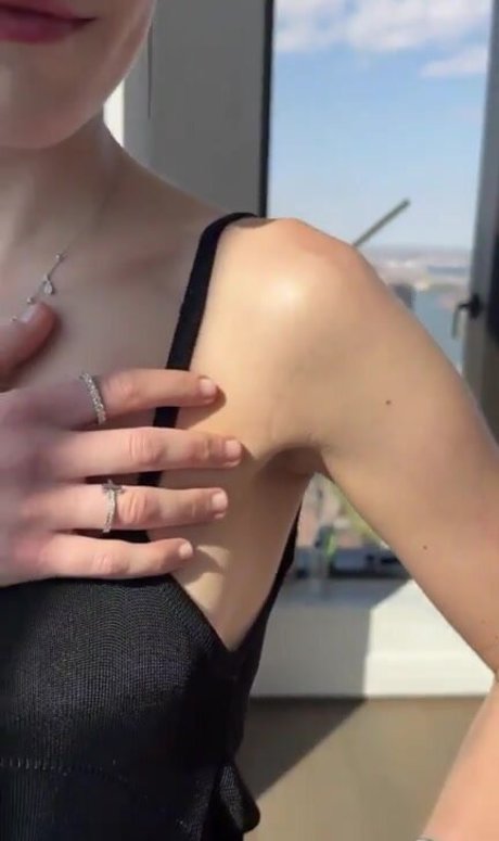 Kiernan Shipka photo 160