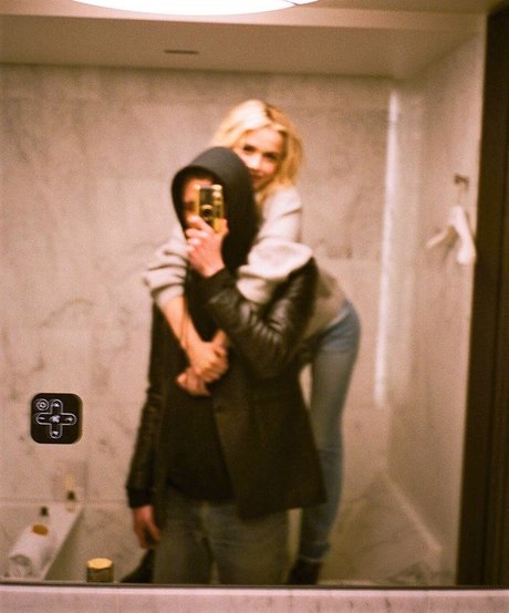 Kiernan Shipka photo 175