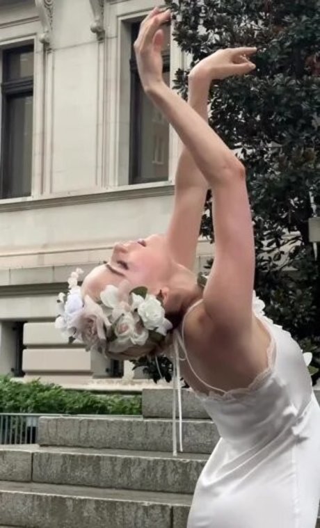 Kiernan Shipka photo 191