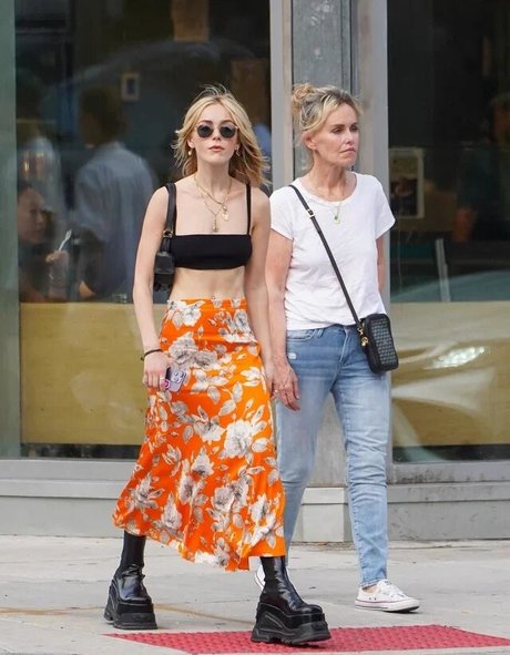 Kiernan Shipka photo 204