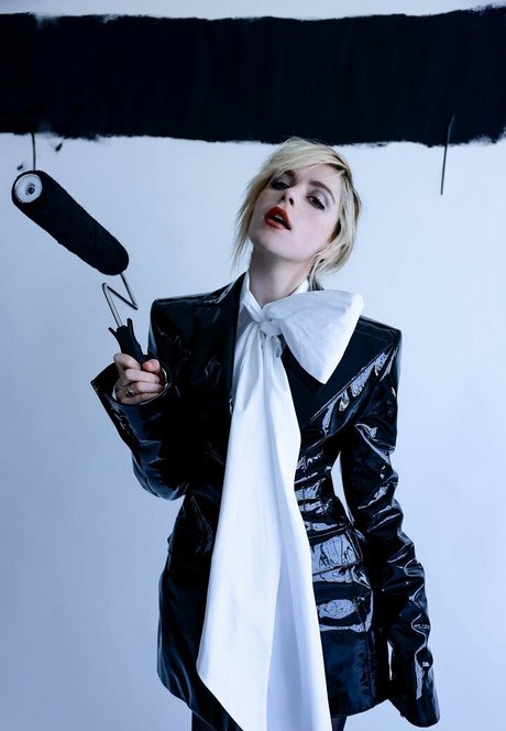 Kiernan Shipka photo 205