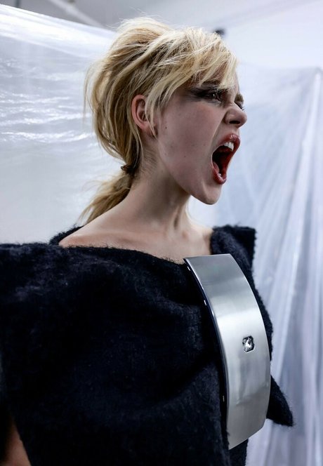 Kiernan Shipka photo 215