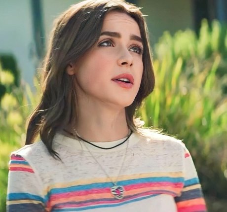 Kiernan Shipka photo 216